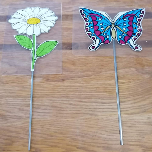 cest le printemps paquerette et papillon carre.jpg